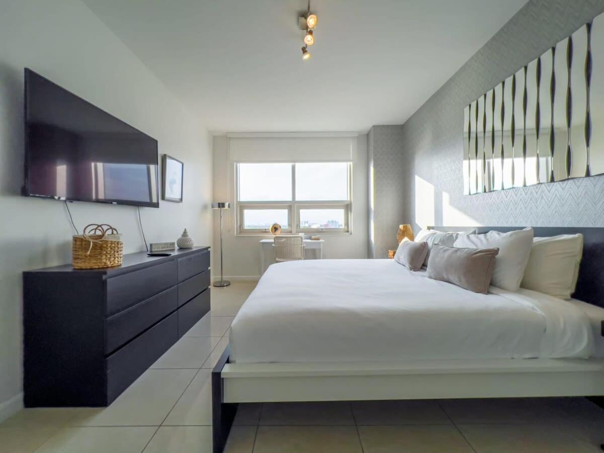Palm Place Heart Of Miami With Parking Pool And Gym Bagian luar foto
