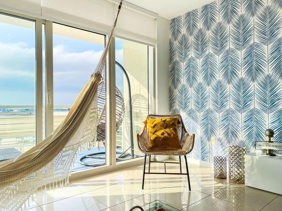 Palm Place Heart Of Miami With Parking Pool And Gym Bagian luar foto