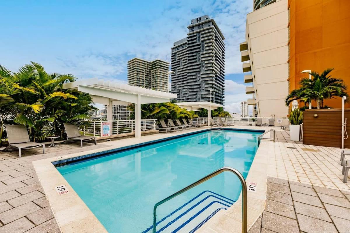 Palm Place Heart Of Miami With Parking Pool And Gym Bagian luar foto
