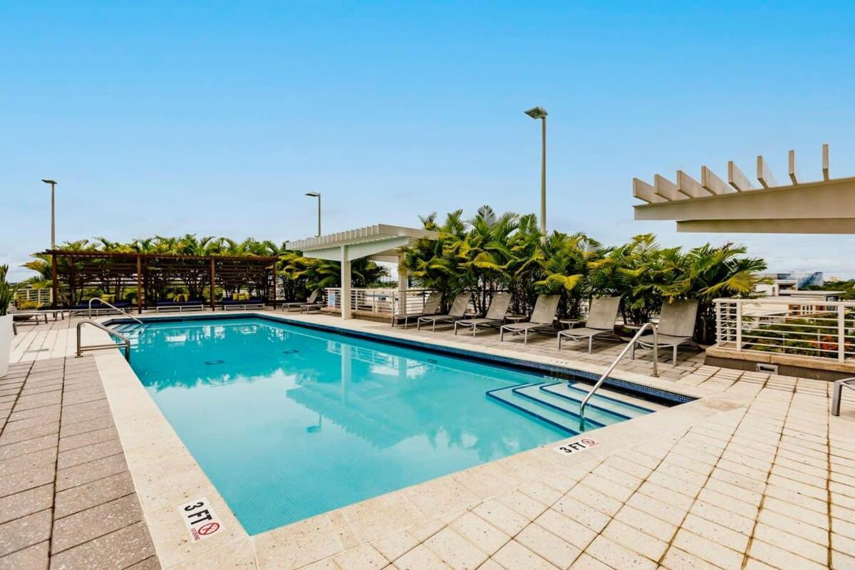 Palm Place Heart Of Miami With Parking Pool And Gym Bagian luar foto