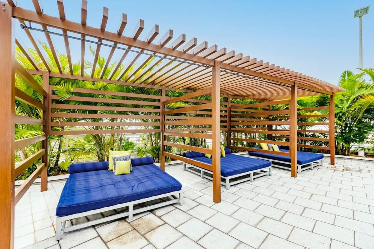 Palm Place Heart Of Miami With Parking Pool And Gym Bagian luar foto